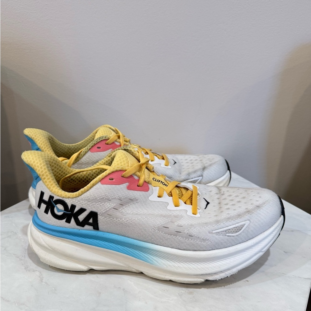 🔥Hoka White and Yellow Sneakers with Blue Accents Women’s Size 8.5 EUC🔥